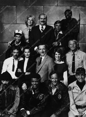Daniel J. Travanti and entire cast TV show Hill Street Blues 11312-02 - 11312-02