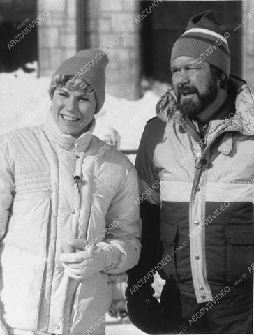candid Anne Murray w Glenn Campbell 12737-15
