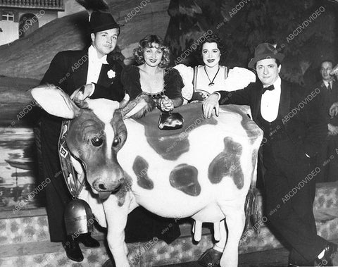 candid Dick Powell Joan Blondell Kitty Carlisle and someone w funny cow 12737-17