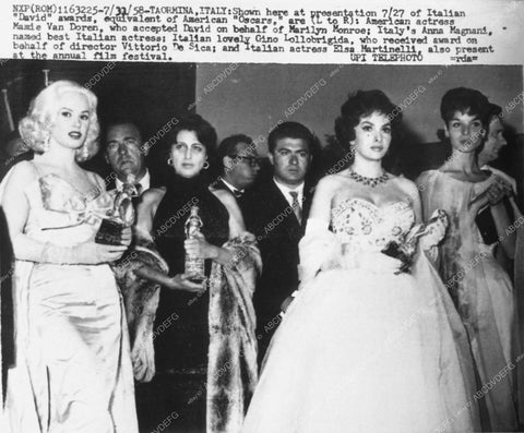 candid Italian awards Mamie Van Doren Anna Magnani Gina Lollobrigida 12878-12