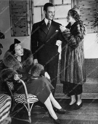 candid Evelyn Knapp and I don't know who sorry 12878-25