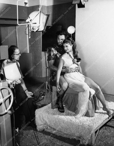 Size: 8x10