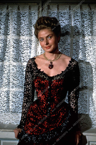 beautiful Ingrid Bergman in wardrobe 35m-807