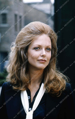 beautiful Susan Blakely outdoors portrait 35m-906