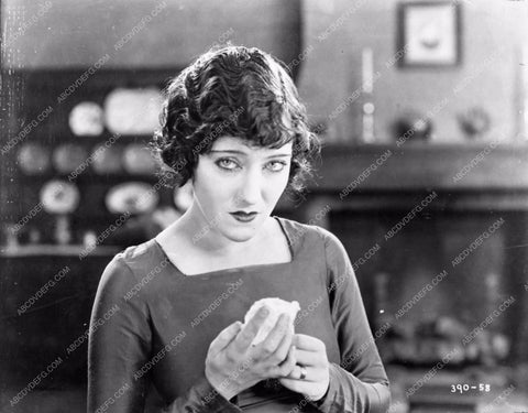 Gloria Swanson in Undo the Lock 75-13