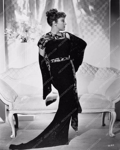 Gloria Swanson beautiful profile fashion glamour lounge shot 75-33