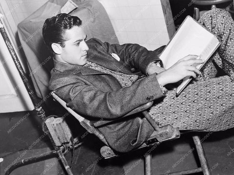 candid Alan Curtis behind scenes MGM film Mannequin 89-17