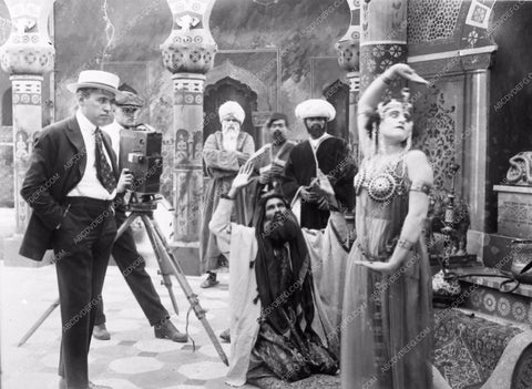 Lucien Hubbard Darryl Zanuck Gordon Rigby Charles Kenyon J Grubb Alexander Arthur Caesar Joseph A Jackson Rex Taylor Howard Smith Perry Verkoff Walter Anthony F Hugh Herbert Harvey Thew Cyril Hume Vitaphone Staff Warner Brothers Studios West Coast 400-20