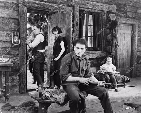 Lon Chaney Sr Mae Busch Harry Earles Victor McLaglen silent film The Unholy Three 425-07