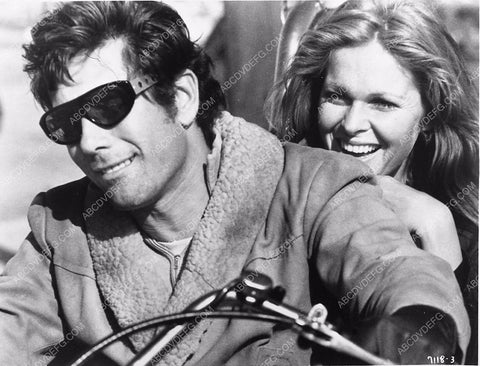 Robert Fuller Sherry Bain film The Hard Ride 425-36
