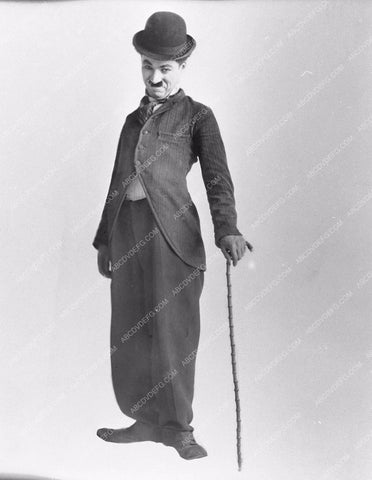 classic Charlie Chaplin photo as The Tramp 653-07