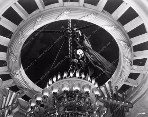 Claude Rains chandelier shot The Phantom of the Opera 669-35