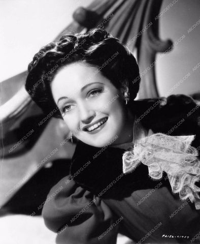 Dorothy Lamour portrait 683-22