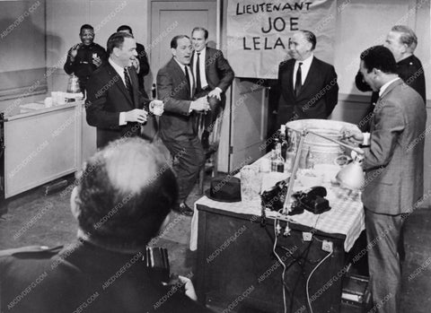 candid Frank Sinatra behind the scenes The Detective 690-21