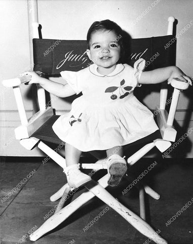 very young Liza Minnelli sitting in Judy Garland's chair 719-30