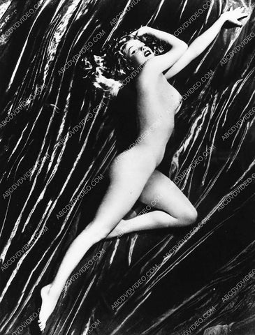 classic Marilyn Monroe pinup pose 745-27