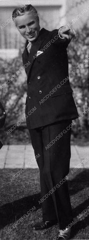 candid Charlie Chaplin 836-30