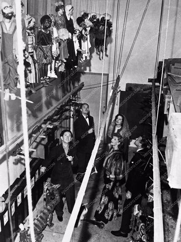 candid photo Bette Davis Elsa Lanchester visit Tournabout Theatre marionettes 842-10