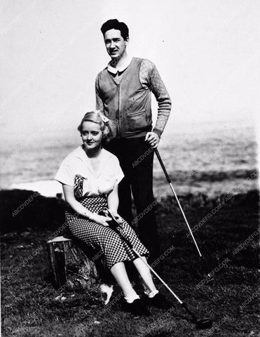 1933 candid photo Bette Davis 1st husband Harmon Nelson on golf course 842-12
