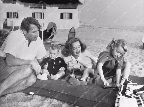 1951 candid photo Bette Davis Gary Merrill & kids at their beach house 842-35