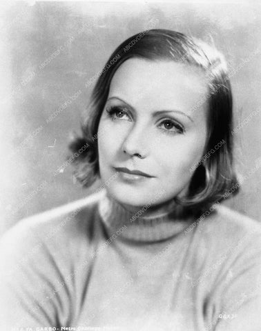 Greta Grabo portrait in sweater 10266-28