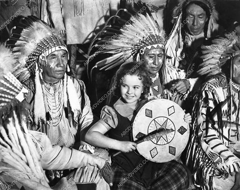 Shirley Temple w Blackfeet Indians 1032-16