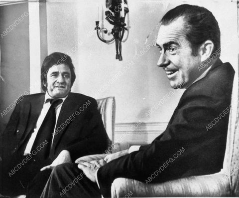 Johnny Cash meets with President Nixon 10323-13