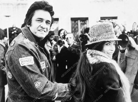 Johnny cash June Carter swarmed by the press 10323-16