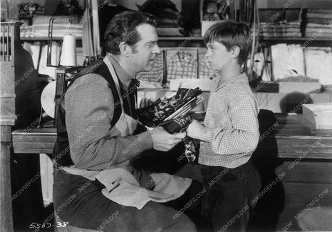 Fred MacMurray Tommy Rettig western film At Gunpoint 10407-29