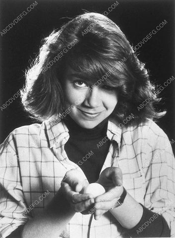 Justine Bateman holding an egg 10432-20