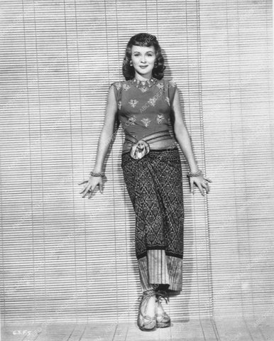 Gloria Stuart fashion portrait 10469-05