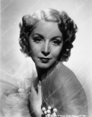 Joan Perry portrait 10535-18
