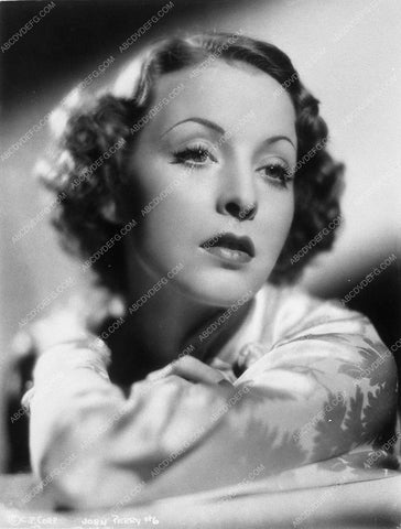 Joan Perry portrait 10535-19