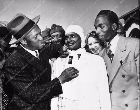 Eddie Rochester Anderson and wife? And friends 1062-06