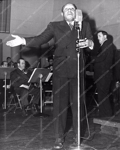 Eddie Rochester Anderson performing live with cigar CBS microphone 1062-10