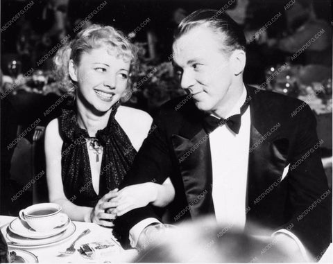 candid Hollywood Isabel Jewell Lee Tracy dining out on the town 1062-18