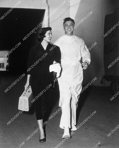 Rock Hudson and Phyllis Gates on the studio grounds 10771-16