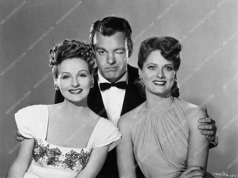 Dennis O'Keefe Helen Walker film Abroad with Two Yanks 10849-35