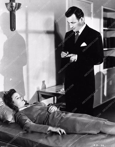Simon Simone Tom Conway classic horror film Cat People 1097-06