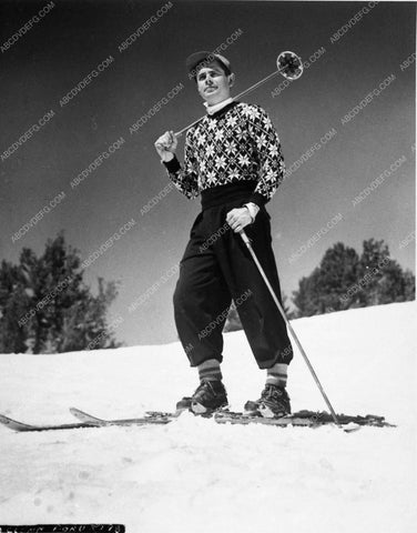 candid Glenn Ford on skiing trip 10986-31