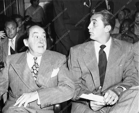 news 1948 photo bad boy Robert Mitchum and attorney in court 1104-02