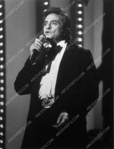 Johnny Cash singing away some TV special 11247-11