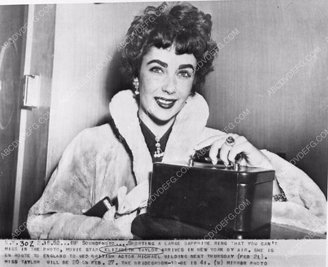 news photo Elizabeth Taylor heading to England to mary Michael Wilding 1149-27