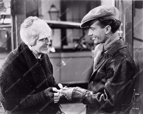 Frank Lawton Lionel Barrymore in drag from The Devil Doll 1227-04