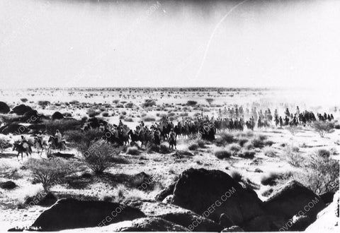 the caravan crossing the desert film The Four Feathers 1248-07