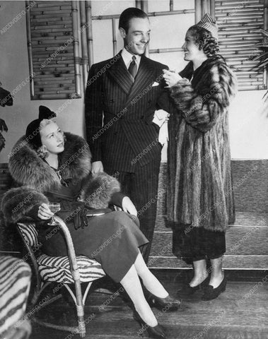 candid Evelyn Knapp and I don't know who sorry 12878-25