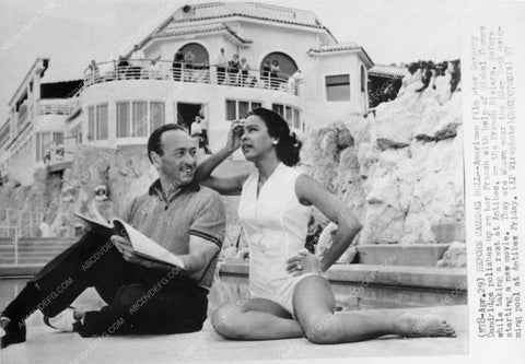 candid Dorothy Dandridge brushing up on her French 12878-33