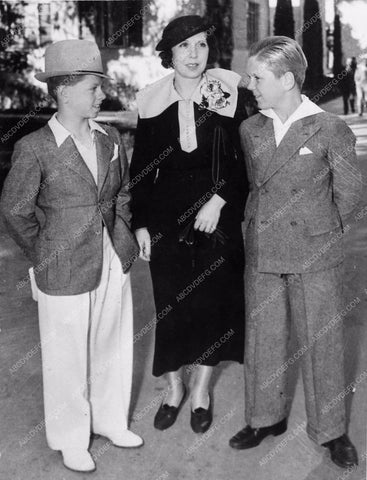 early candid Mickey Rooney w Jackie Cooper and his mother 1292-31