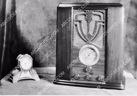 cool old radio and clock 1293-08