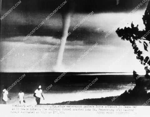 news photo Tornado strikes St Petersburg Florida 1293-29